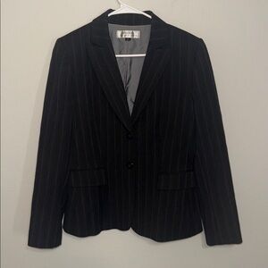 Tahari Black Pinstripe Lined Blazer - size 8. G
